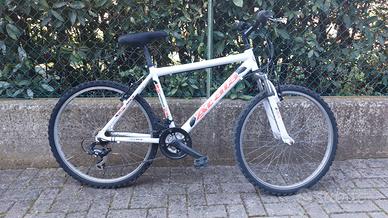 Bicicletta MTB ruote 26 telaio alluminio