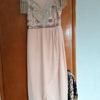 Elegante abito lungo color rosa chiaro