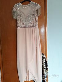 Elegante abito lungo color rosa chiaro