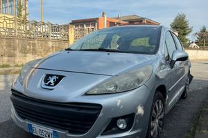 Peugeot 2007 incidentata