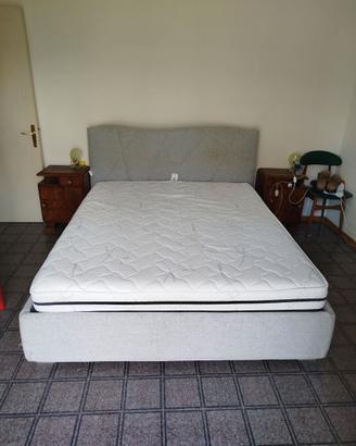 Letto matrimoniale con reti e materasso