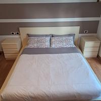 Letto matrimoniale con comodini 