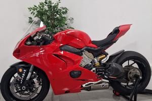 V4 3000 km solo uso pista no immatricolabile