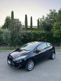 Ford Fiesta 1.4 TDCi 68CV 3 porte si neopatentati