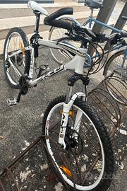 Bicicletta mtb felt