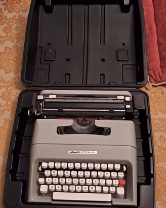 Macchina da scrivere Olivetti