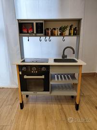 Cucina MIELE in Legno + Carrello Spesa e Accessori