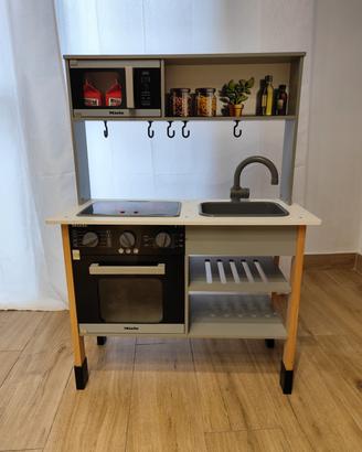 Cucina MIELE in Legno + Carrello Spesa e Accessori