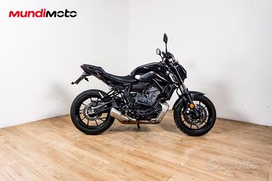 YAMAHA MT 07 - 2023