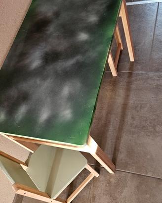 tavolino per bambini. 