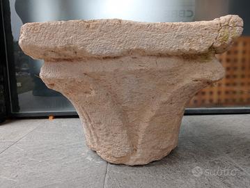 capitello in pietra 