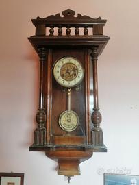 Orologio a pendolo antico