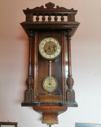 Orologio a pendolo antico