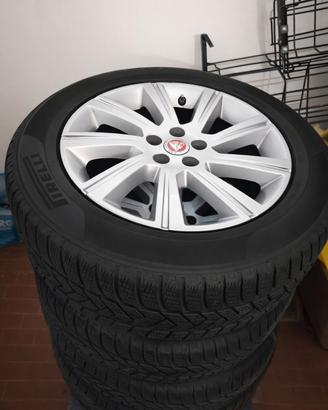 Set di 4 cerchi in lega Jaguar con pneumatic