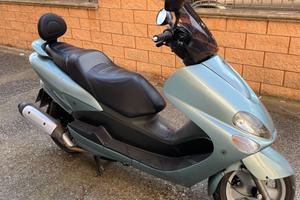 Yamaha Majesty 125 anno 2004