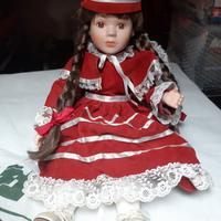 Bambola ceramica vintage con vestito velluto pizzo