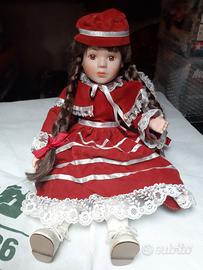 Bambola ceramica vintage con vestito velluto pizzo