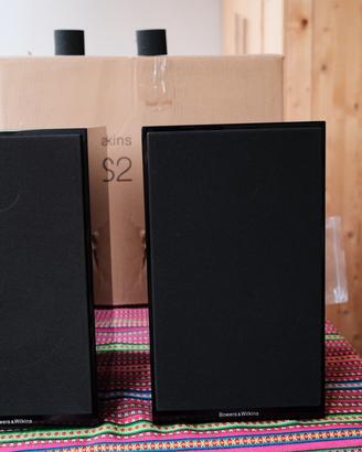 Bowers & Wilkins    706 S2     Black Piano