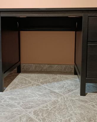 Scrivania Ikea Hemnes