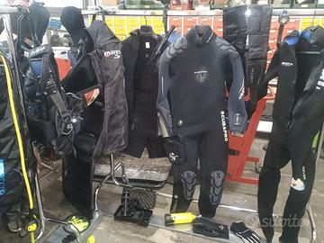 ATTREZZATURA SUBACQUEA