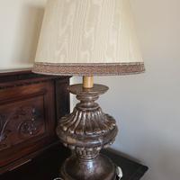 Grande lampada vintage in legno 