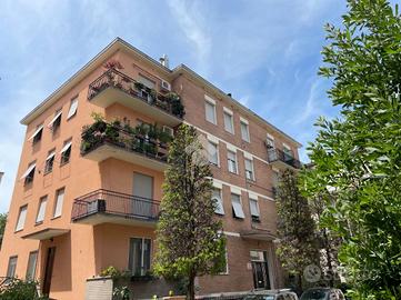 2 LOCALI A PARMA
