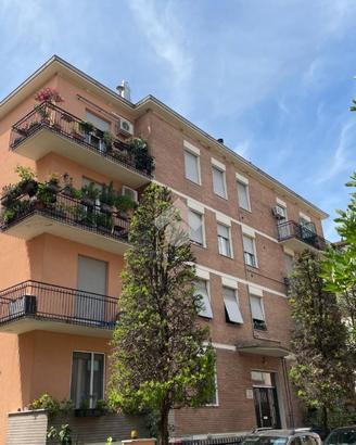 2 LOCALI A PARMA