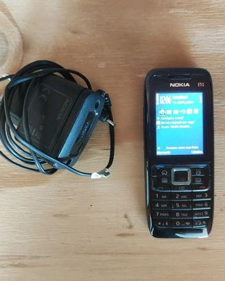 Nokia E51 con Caricabatteria
