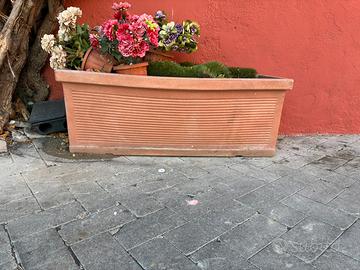Vaso rettangolare con terra regalasi