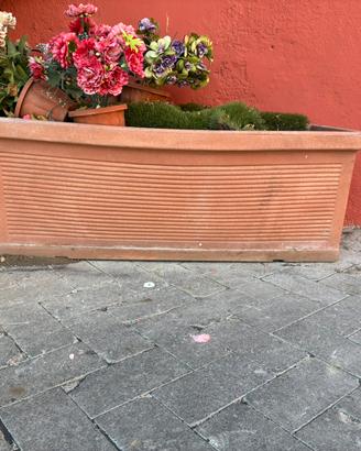 Vaso rettangolare con terra regalasi
