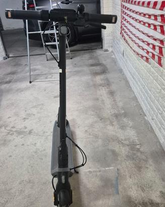 Ninebot kickscooter e2 usato poco pari al nuovo