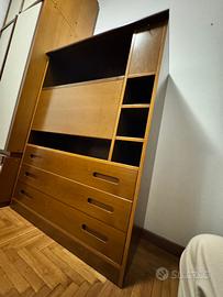 Mobile scrivania con ripiani e cassetti