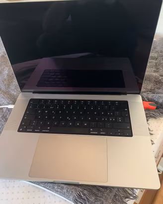Mac Book Pro M1 Pro Chip 512 gb SSD Ram 16 gb 16 "