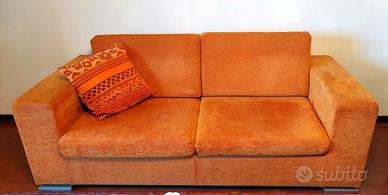 Divano 2 posti  In tessuto a trama sottile arancio