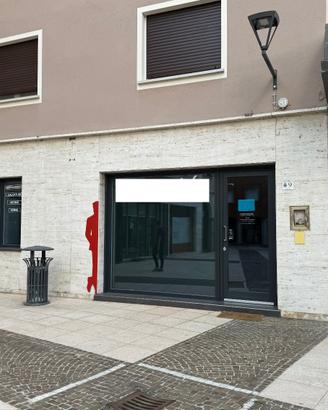 Negozio in piazza a casarsa