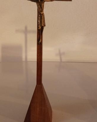 crocifisso in legno della prima metà de 900