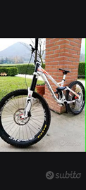 DH marca NS BIKE taglia M cerchi da 27,5