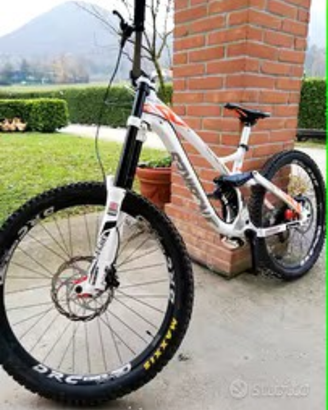 DH marca NS BIKE taglia M cerchi da 27,5