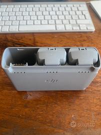Batterie per drone DJI Mini 2 con Hub di ricarica.