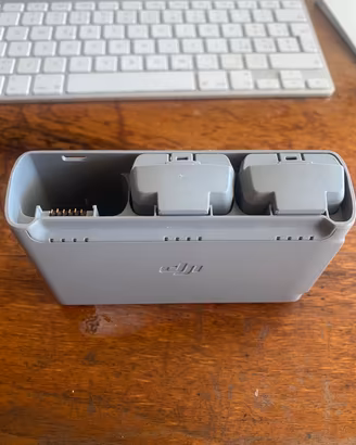 Batterie per drone DJI Mini 2 con Hub di ricarica.