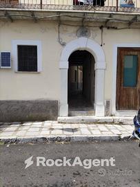 TRECCHINA (PZ)- CASA SU TRE PIANI CON AMPIO TERREN