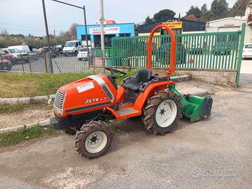 Trattore kubota con trincia