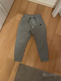 Pantaloni Nike tech