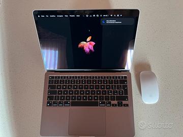 MacBook Air  M1  13.3 pollici con Magic Mouse