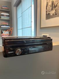 Autoradio Xomax con touch screen retrattile