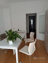 Stanza arredata in studio professionale -