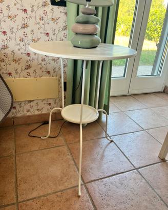 Coppia di comodini in metallo bianco