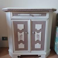 Mobiletto shabby chic bianco/tortora con rose