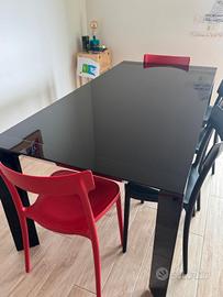 Tavolo allungabile in vetro color nero
