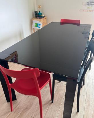 Tavolo allungabile in vetro color nero